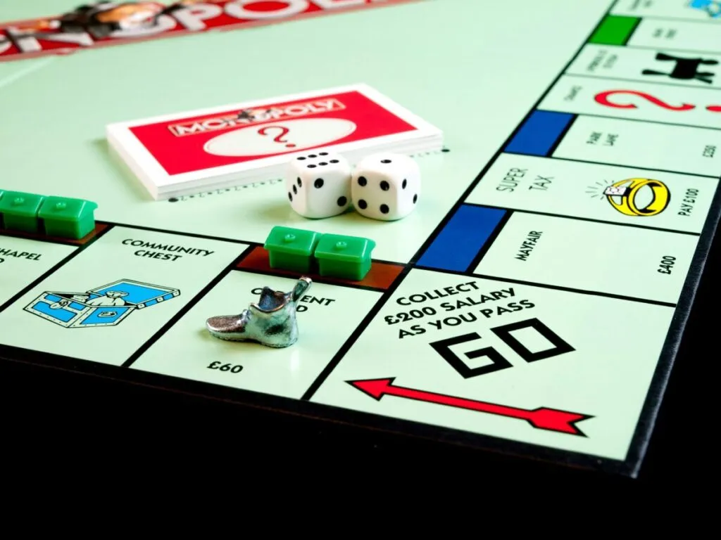 Tablero de Monopoly San Diego con referencias culturales y sitios turísticos de la ciudad