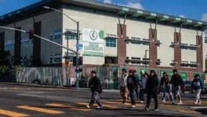 Migrantes y estudiantes en California enfrentan ansiedad escolar por redadas y presión política