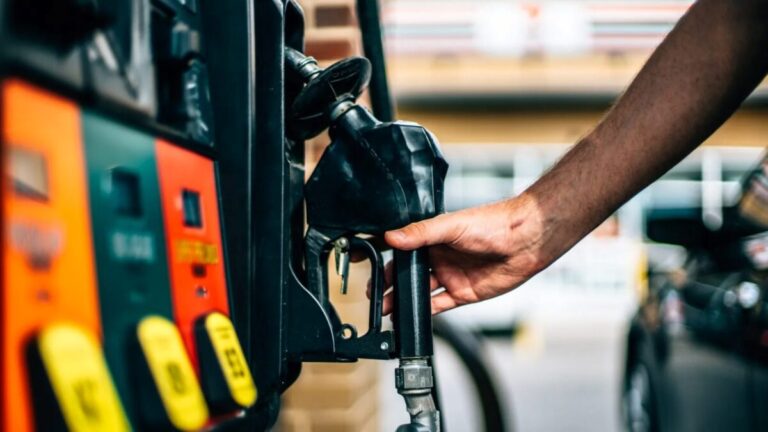 Precio de la gasolina en San Diego sigue alto pese a descensos recientes