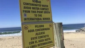 Playas de San Diego con banderas y avisos por restricciones de contacto con el agua debido a bacterias