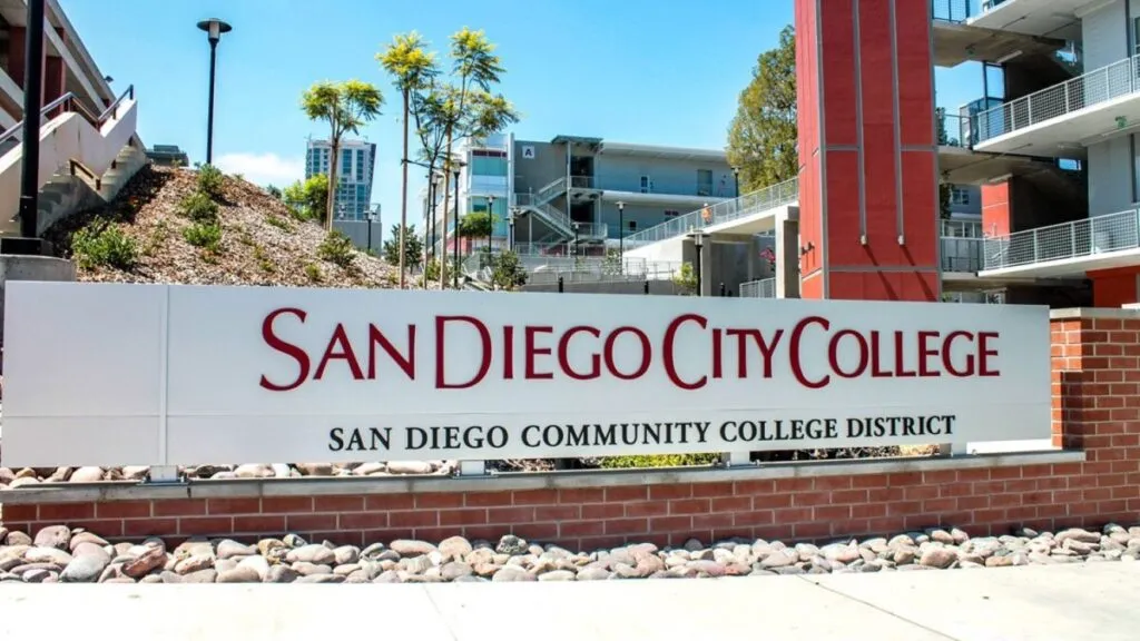 Alerta en San Diego City College por presencia de ICE cerca del campus y medidas de protección estudiantil