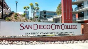 Alerta en San Diego City College por presencia de ICE cerca del campus y medidas de protección estudiantil