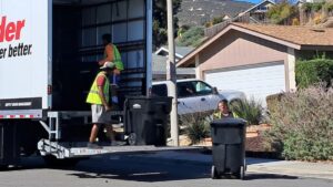 San Diego reorganiza el servicio de basura de pago con nuevos contenedores y transición a empresas privadas