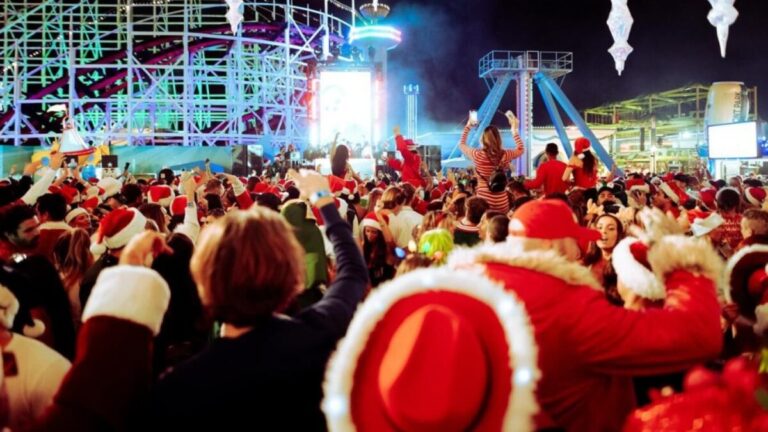 SantaCon transforma Mission Beach con música en vivo, disfraces festivos y escenarios múltiples en San Diego