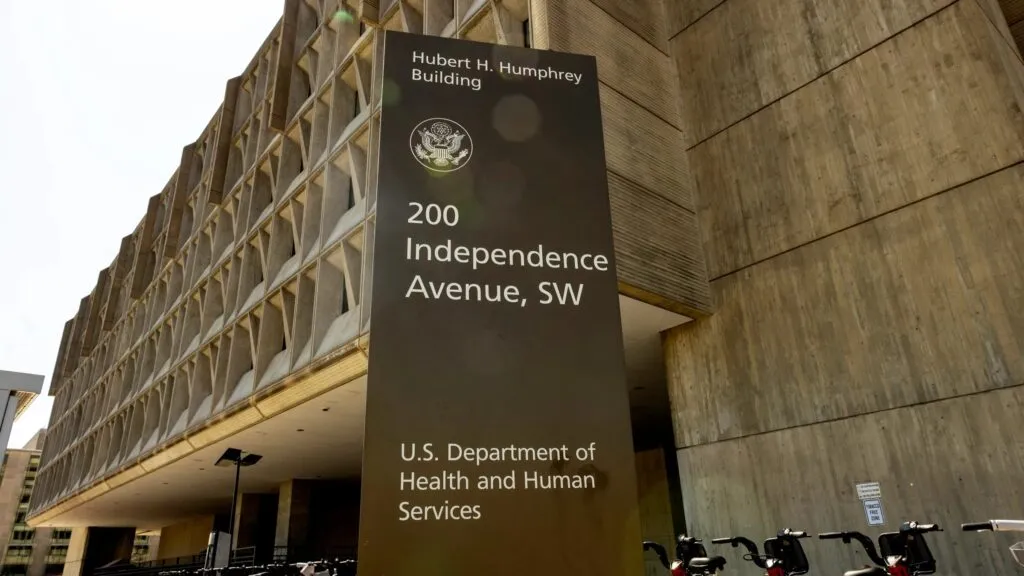 Administración de Trump congela fondos sociales para varios estados