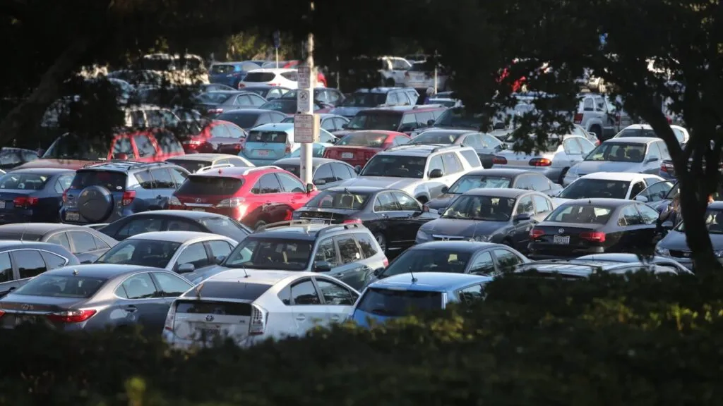 Balboa Park enfrenta debate ciudadano y político por el cobro de estacionamiento en San Diego