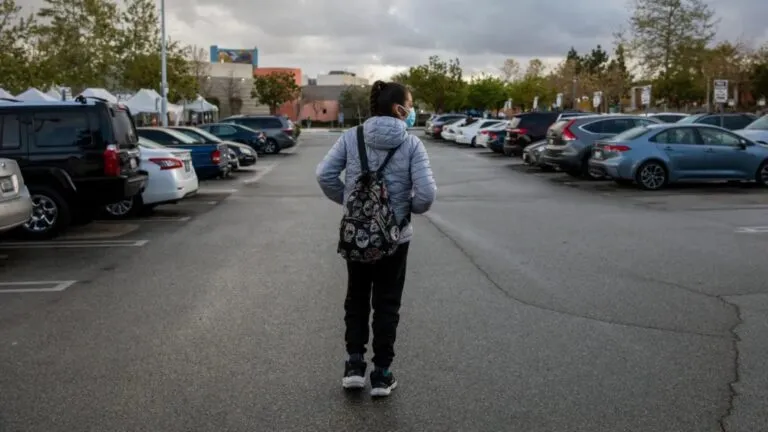 Salud mental infantil en California enfrenta barreras por rechazos de aseguradoras y un nuevo debate legislativo