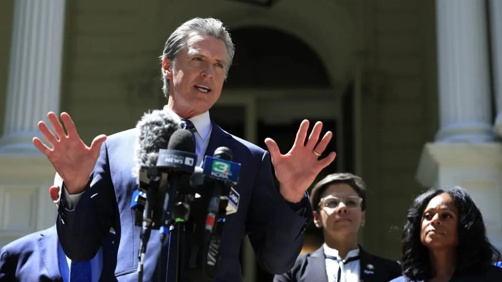 Déficit presupuestal marca el último año de Gavin Newsom