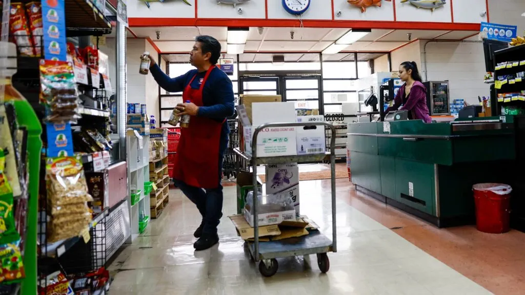 Desempleo en San Diego con actividad laboral en sectores clave de la economía local