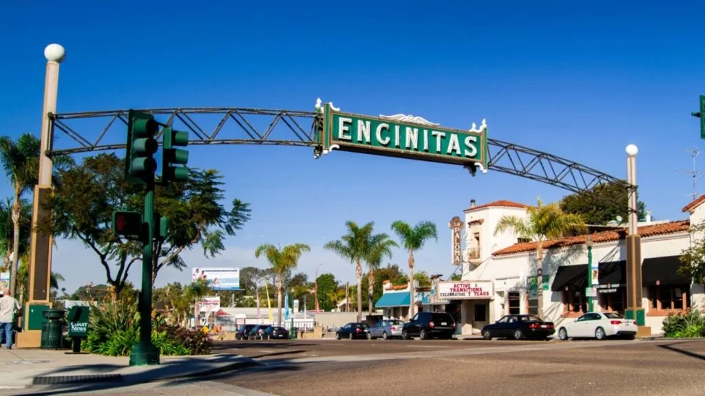 Encinitas debate legado de Catherine Blakespear en vivienda e infraestructura