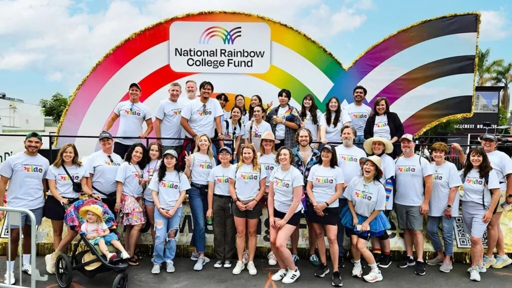 Estudiantes LGBTQ+ en campus universitarios de California enfrentan estrés financiero y retos de salud mental