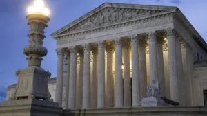 Suprema Corte de Estados Unidos analiza leyes electorales y voto por correo en California