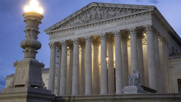 Suprema Corte de Estados Unidos analiza leyes electorales y voto por correo en California