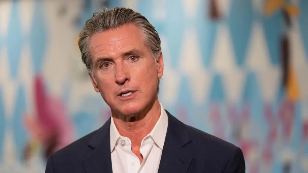 Gavin Newsom y su portafolio empresarial en vinos, hoteles y bares mientras gobierna California