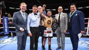 Jorge Chavez celebra la conquista del título estatal de boxeo en California tras una pelea histórica