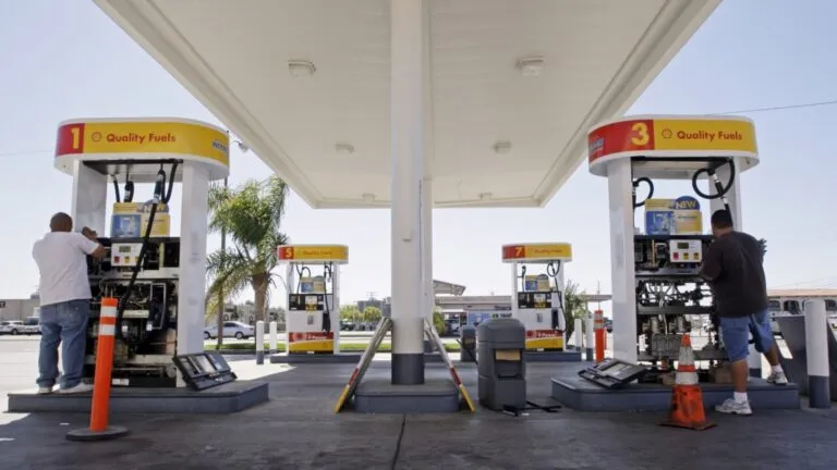 Gasolina a la venta en San Diego con precios más bajos tras varios años de incrementos
