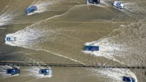 Lluvias intensas causan inundaciones y rescates en California