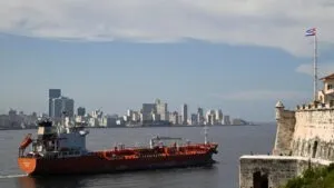 Envíos de petróleo de México a Cuba en medio de presión de Estados Unidos