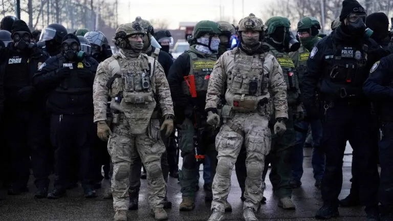 Minnesota moviliza Guardia Nacional y mantiene tropas en alerta ante protestas y tensión social en Minneapolis