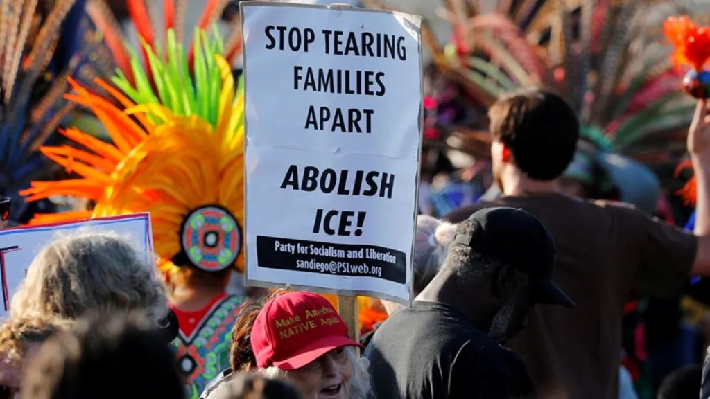 Nativos Americanos protestan por detenciones erróneas durante operativos de ICE en Estados Unidos