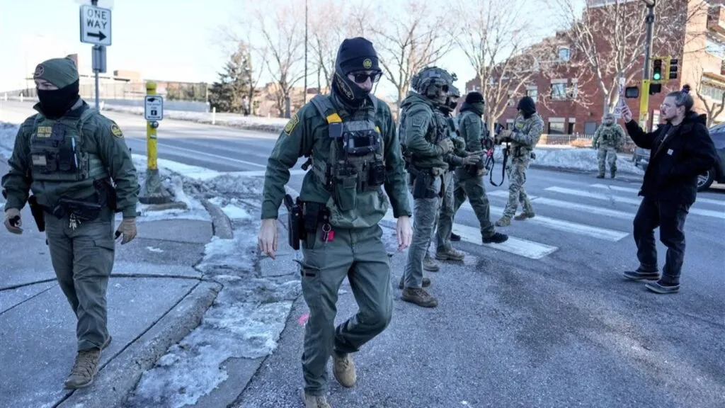 Oficiales federales realizan operativo migratorio sin orden judicial en Estados Unidos