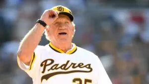 Homenaje a Randy Jones en Petco Park con aficionados y jugadores de los Padres de San Diego