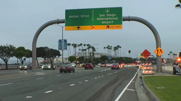 Carreteras de acceso al aeropuerto de San Diego reabiertas después de inundaciones