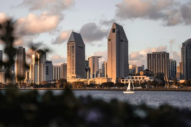 San Diego destaca entre las ciudades con mayor gasto familiar anual por hogar en Estados Unidos