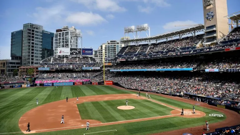 San Diego Padres ofrecen empleos temporales y de tiempo completo en Petco Park para la temporada 2026