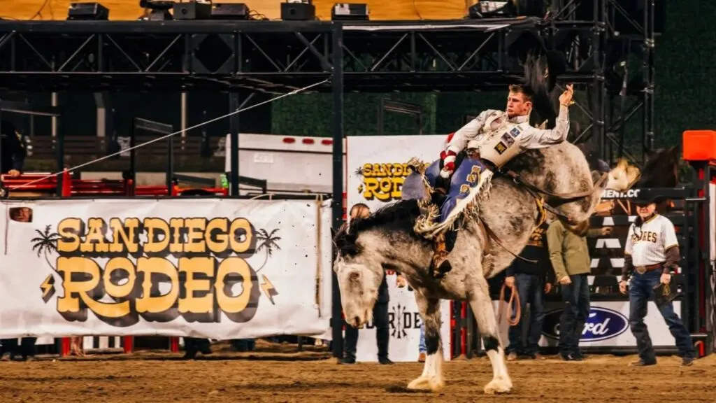 San Diego Rodeo llena Petco Park pese a protestas y debate por bienestar animal en California