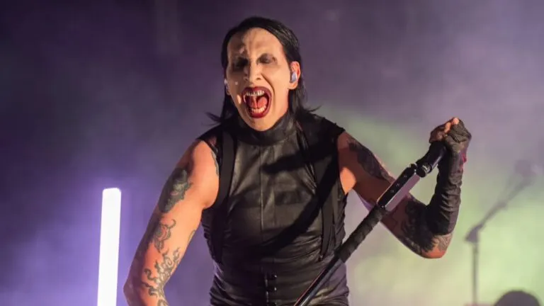 Marilyn Manson enfrenta una demanda reactivada por agresión sexual tras fallo de un juez en Los Ángeles