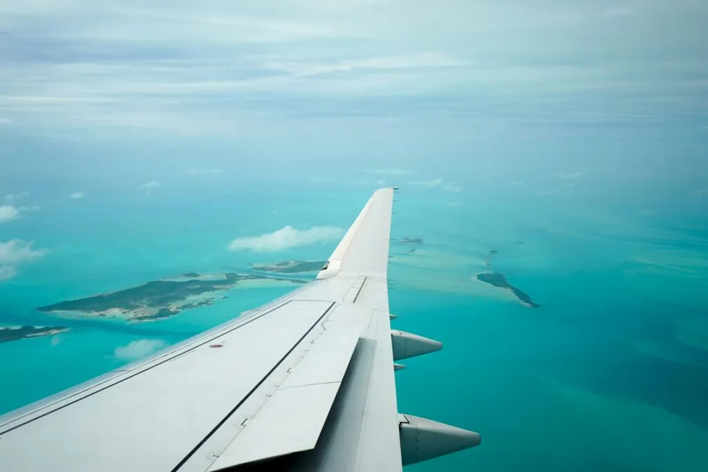 Turistas internacionales llegan a México en 2025, con Italia y Canadá liderando el crecimiento de visitantes por vía aérea