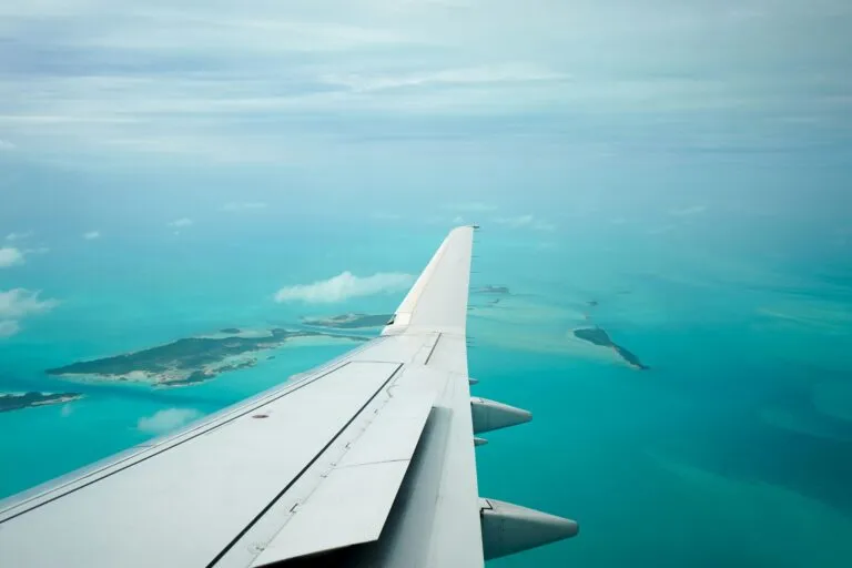 Turistas internacionales llegan a México en 2025, con Italia y Canadá liderando el crecimiento de visitantes por vía aérea