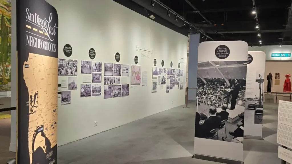 Fachada histórica en zona urbana de San Diego representando antiguos barrios de San Diego