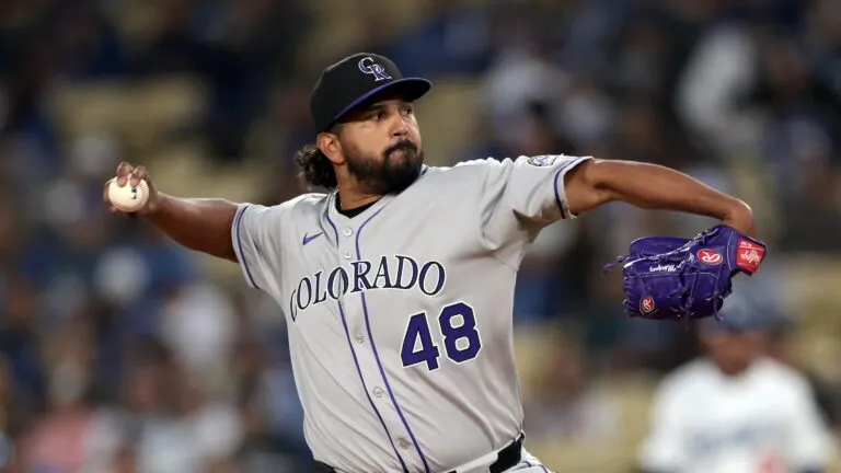 Germán Márquez en montículo con Padres de San Diego durante competencia por puesto en la rotación