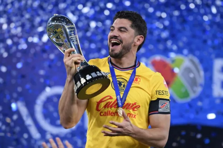 Henry Martín en acción con Club América mientras se especula su posible transferencia al San Diego FC de la MLS motivando a los aficionados.