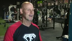 John Carney supervisa entrenamiento de especialistas NFL en gimnasio de Carlsbad en San Diego