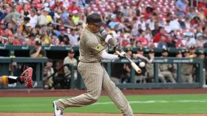 Manny Machado conectando jonrón con Padres antes de viajar al Clásico Mundial con República Dominicana