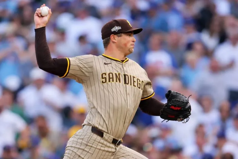 Mason Miller lanzando en el Peoria Sports Complex previo a la temporada 2026 de San Diego Padres