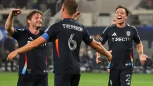 Jugadores de SDFC celebrando en Snapdragon Stadium durante inicio de temporada 2026 en MLS