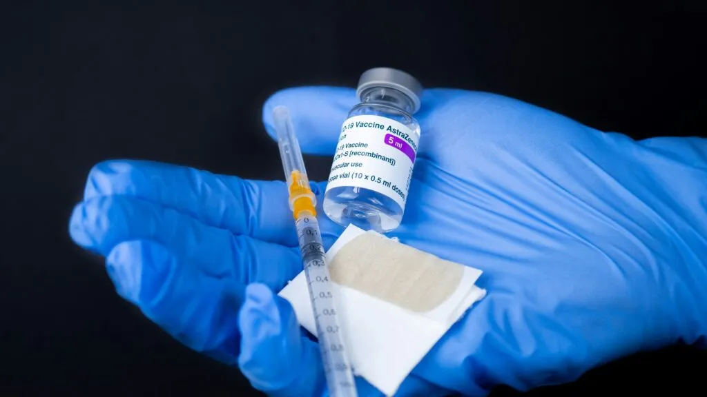 Vacunas infantiles en Estados Unidos bajo debate legal tras demanda de California por cambios federales