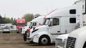 Camión de carga en carretera de California relacionado con caso de camioneros inmigrantes