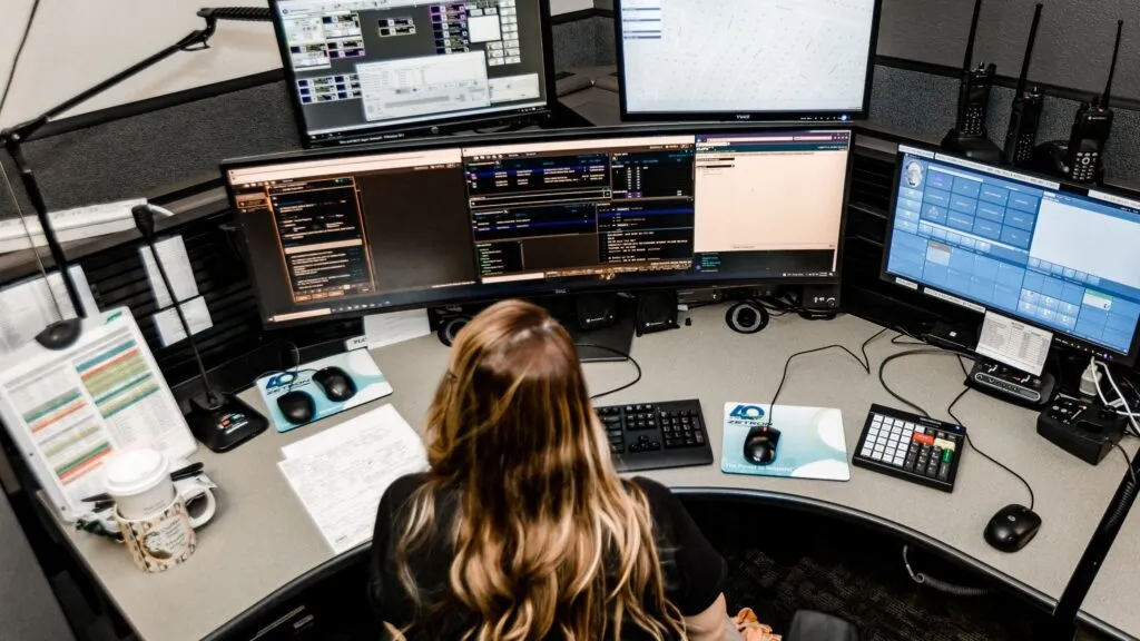 Centro de despacho policial en Chula Vista usando inteligencia artificial para gestionar llamadas al 911