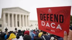 Beneficiaria de DACA deportada presenta demanda para regresar a California tras expulsión migratoria en Estados Unidos