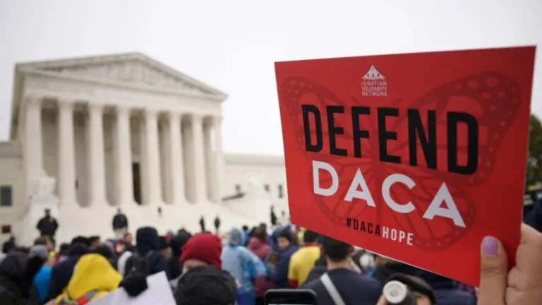 Beneficiaria de DACA deportada presenta demanda para regresar a California tras expulsión migratoria en Estados Unidos