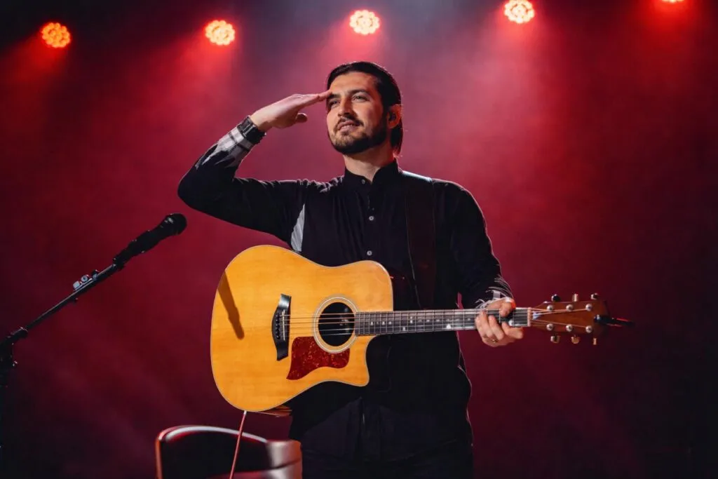 Beto Cuevas acústico en San Diego en concierto íntimo