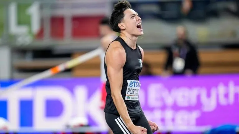Erick Portillo compitiendo en salto de altura durante el Mundial Indoor 2026 con marca destacada de 2.30 metros