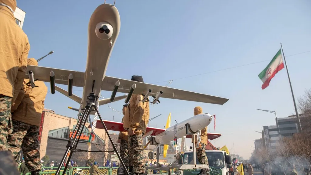 Advertencia de seguridad sobre posible ataque con drones frente a la costa de California.