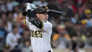 Freddy Fermín conecta jonrón con Padres de San Diego durante juego de Spring Training previo a la temporada 2026