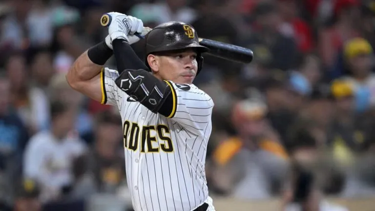 Freddy Fermín conecta jonrón con Padres de San Diego durante juego de Spring Training previo a la temporada 2026